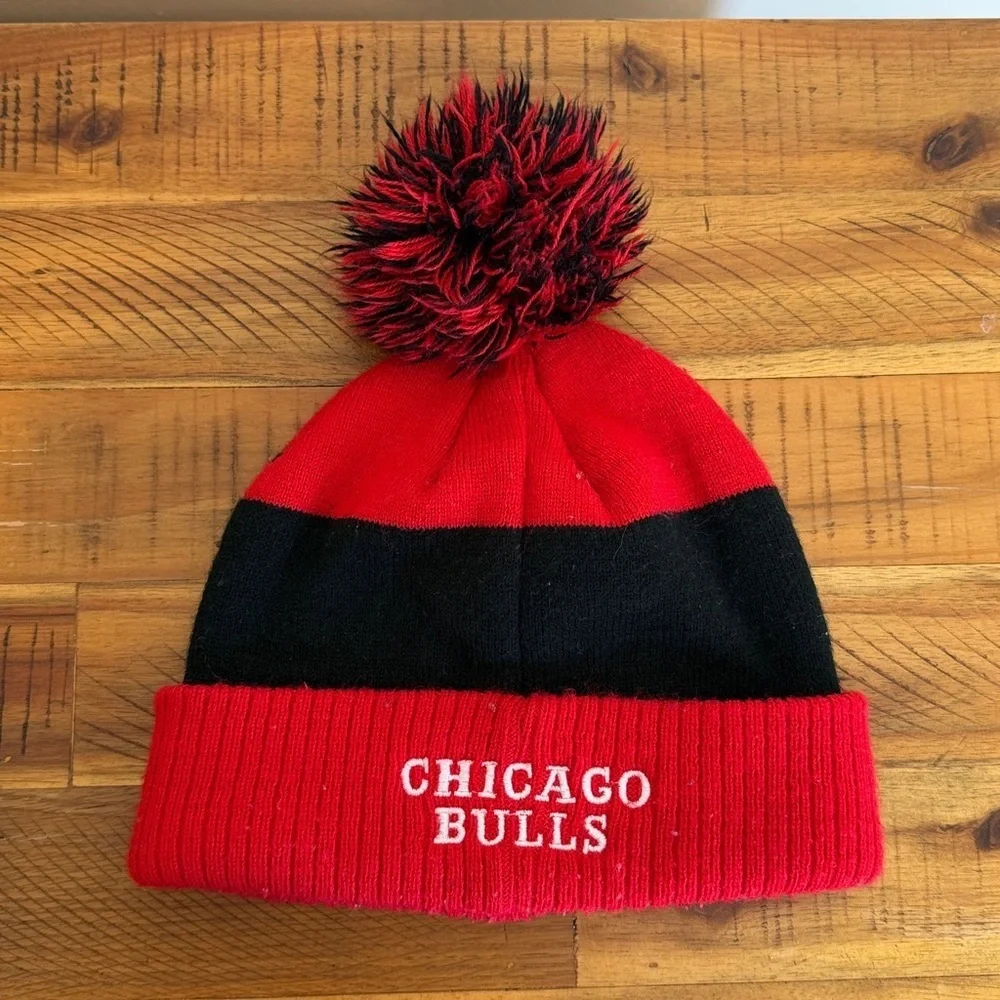 Chicago Bulls Kids Pom-Pom Beanie - Red and Black